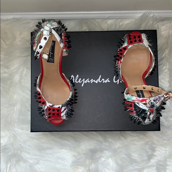 Alejandra G. Super high cute spike heels - Picture 3 of 5